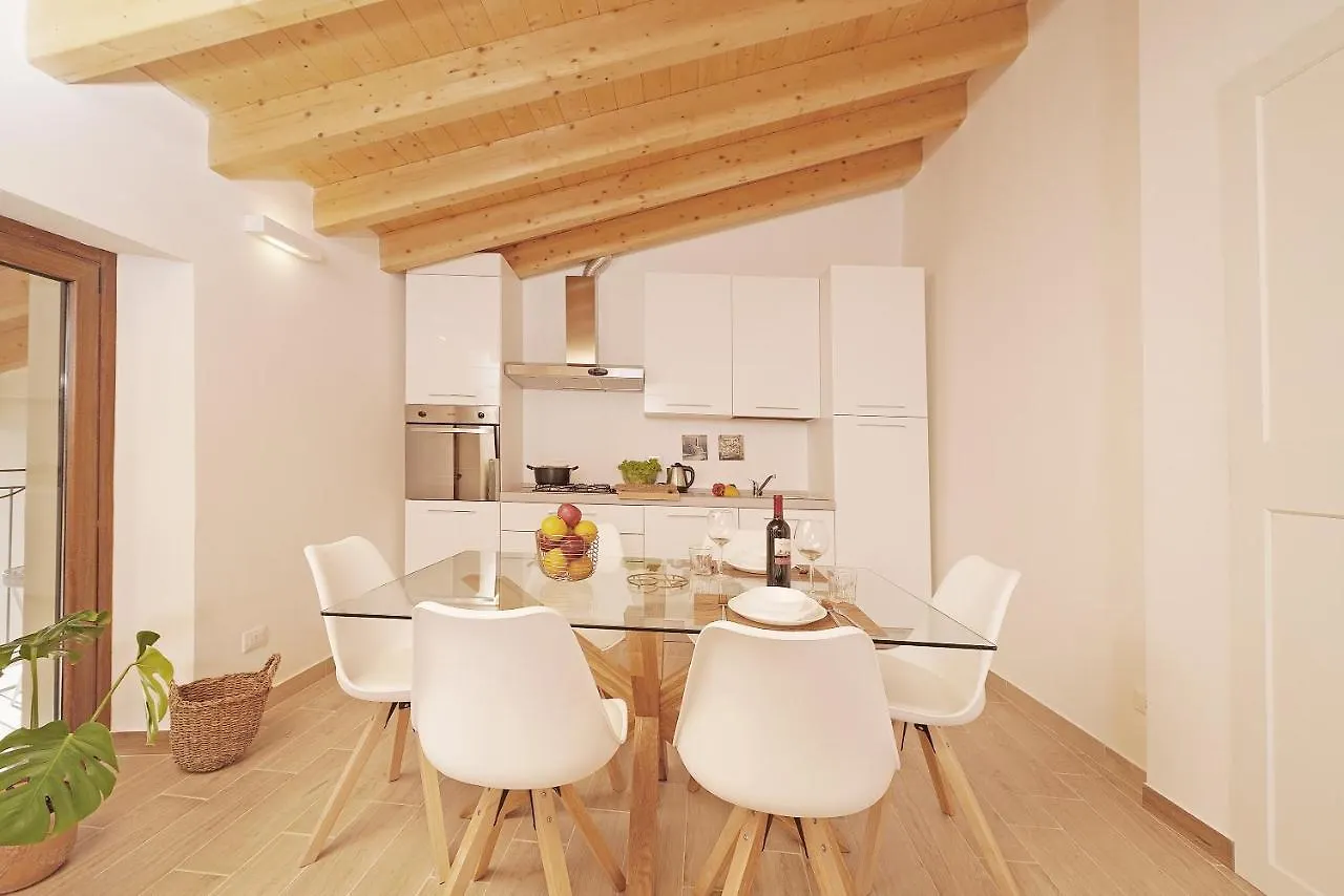 Apartments Villa Bougainville 산펠리체델바나코