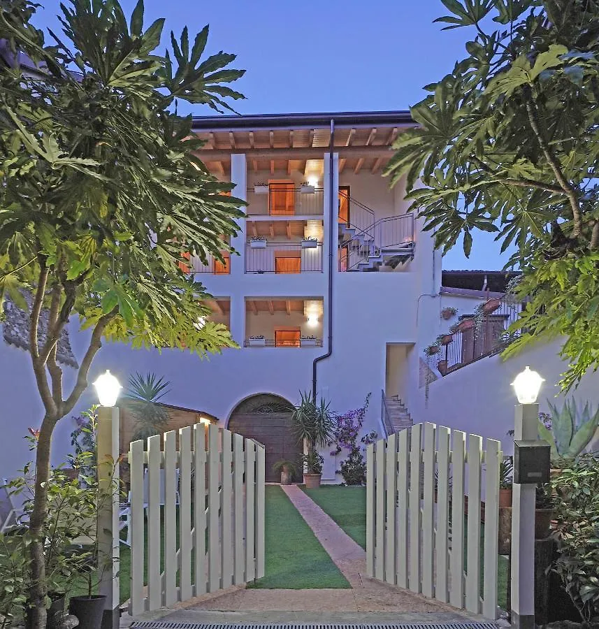 Apartments Villa Bougainville 산펠리체델바나코 이탈리아