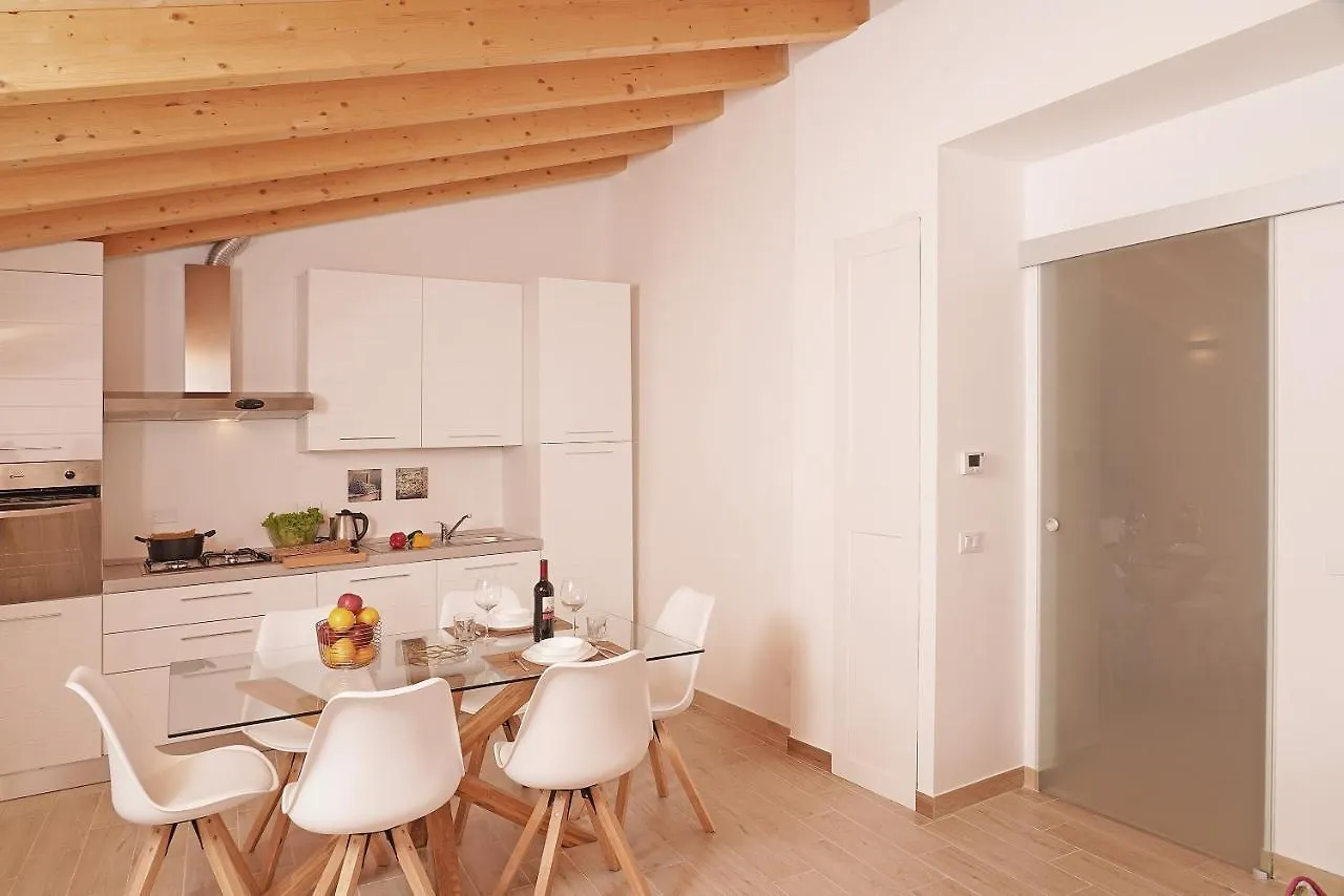 Apartments Villa Bougainville 圣菲利斯·德尔·贝纳茨