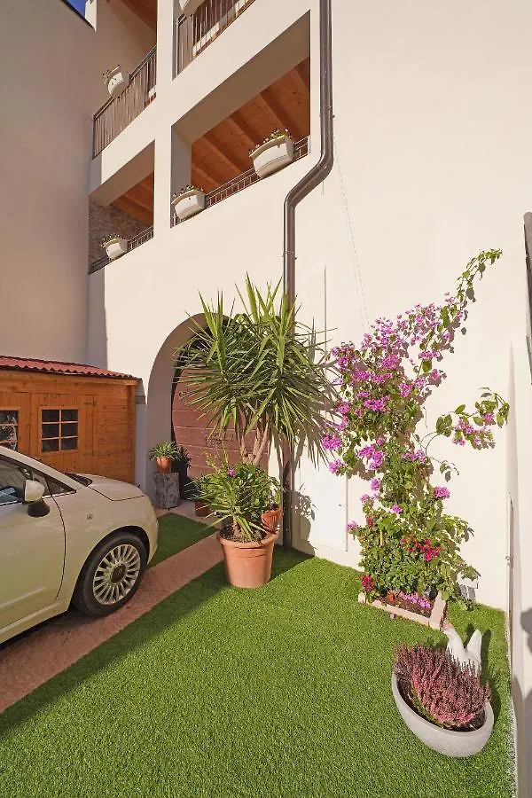 Apartments Villa Bougainville 圣菲利斯·德尔·贝纳茨 0*,