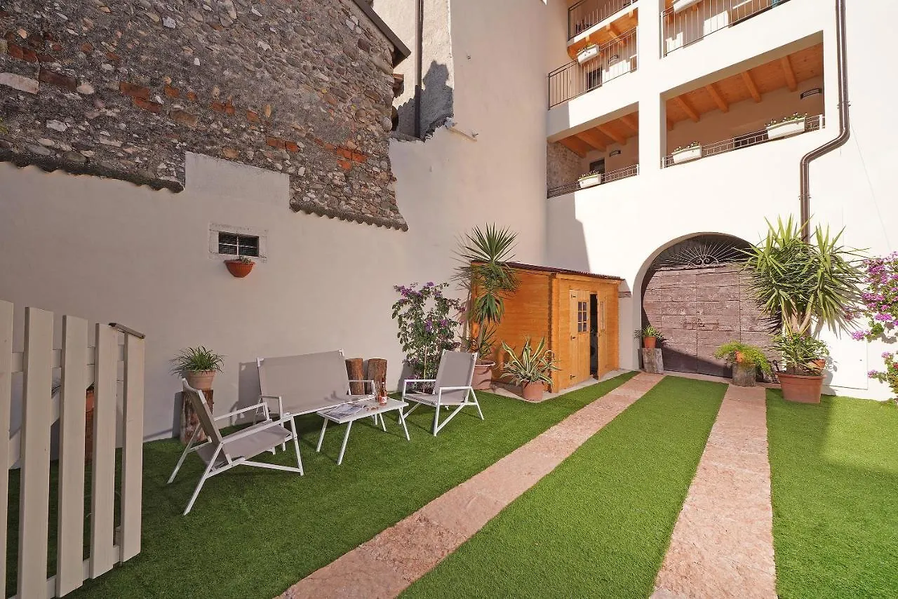 Apartments Villa Bougainville San Felice del Benaco 0*,  Italien